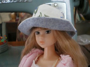 1/6 doll: cloche hat　お人形のクロシェ