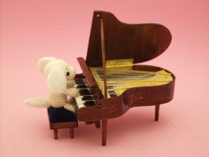 mini-piano-charmy1_sm